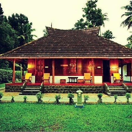 Palmdale Heritage Champakulam Exterior photo